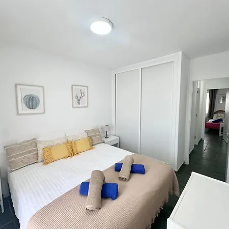 2the Location - Americas & Parking