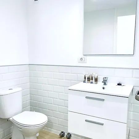 2the Location - Americas & Parking Apartment